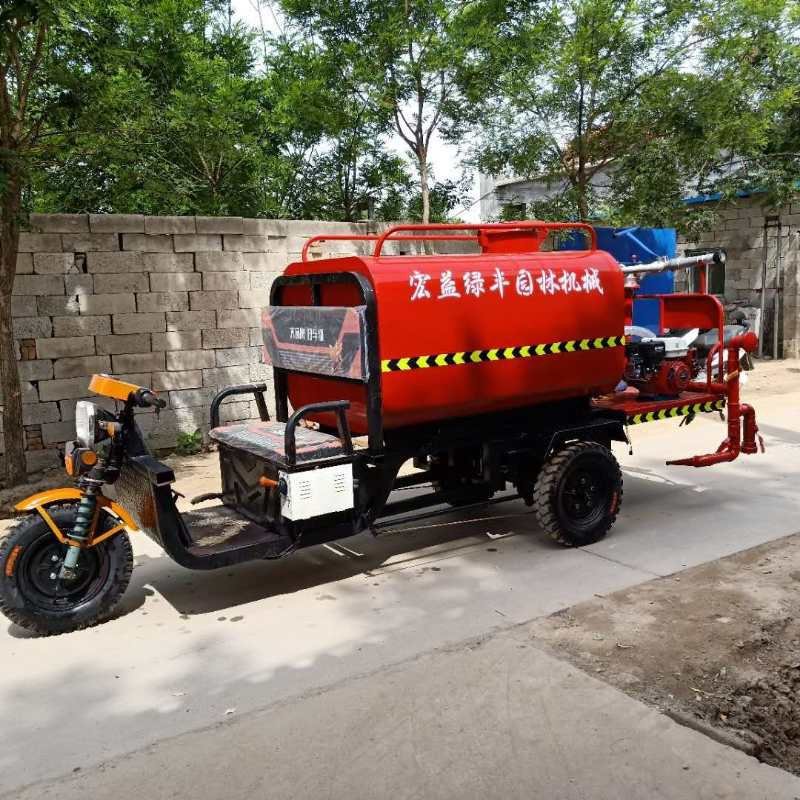 工程三轮洒水车