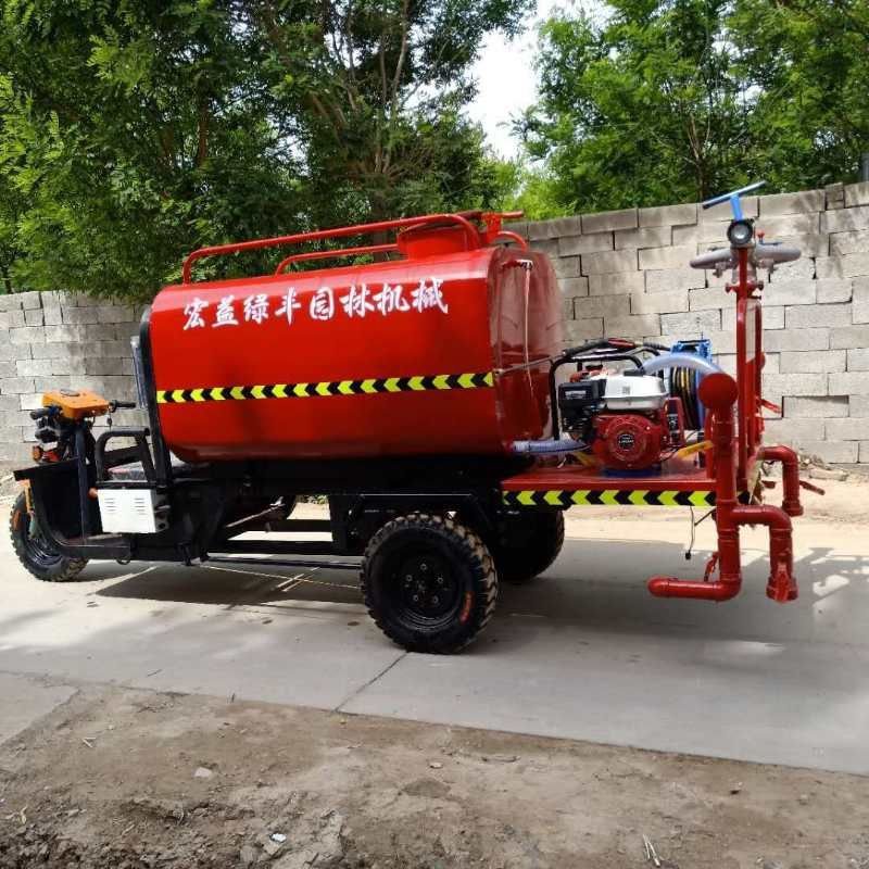 工程三轮洒水车