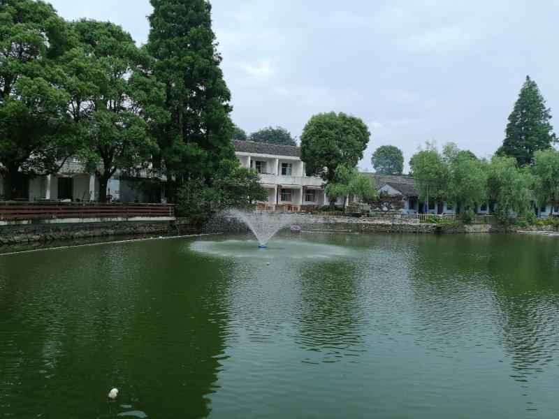 鱼塘池塘浮水式喷水式增氧机