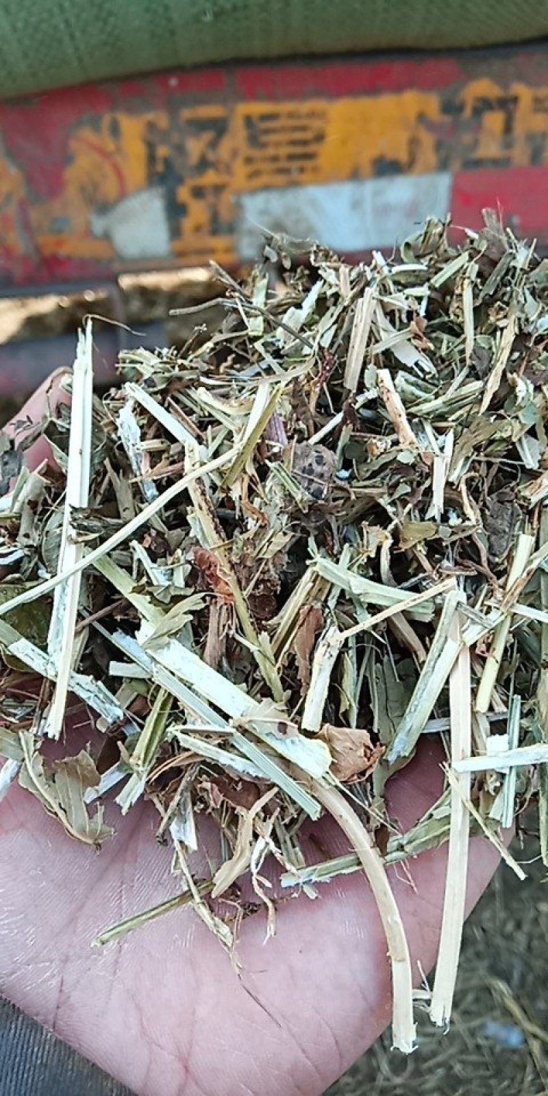 花生秧牛羊草料，1-3公分长。袋装，压块都有货