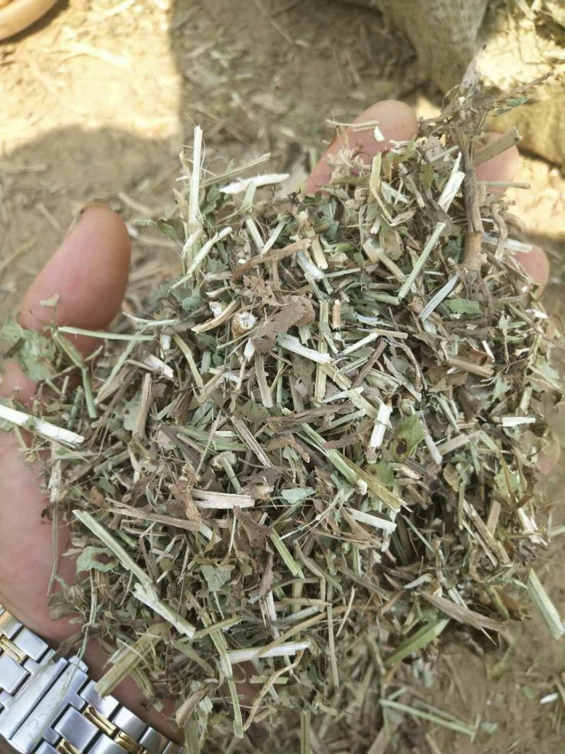 花生秧牛羊草料，1-3公分长。袋装，压块都有货