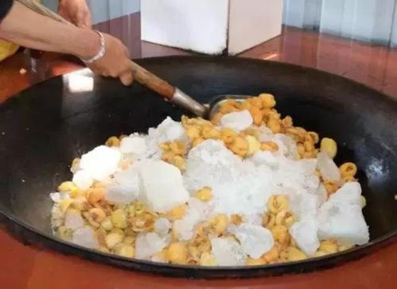 枇杷膏手工制作古法熬制产地直供