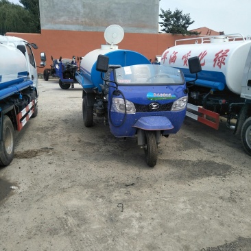 三轮洒水车雾炮车