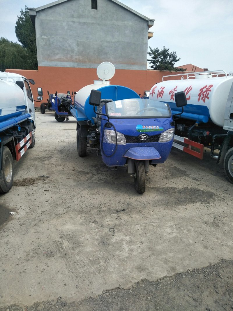 三轮洒水车雾炮车