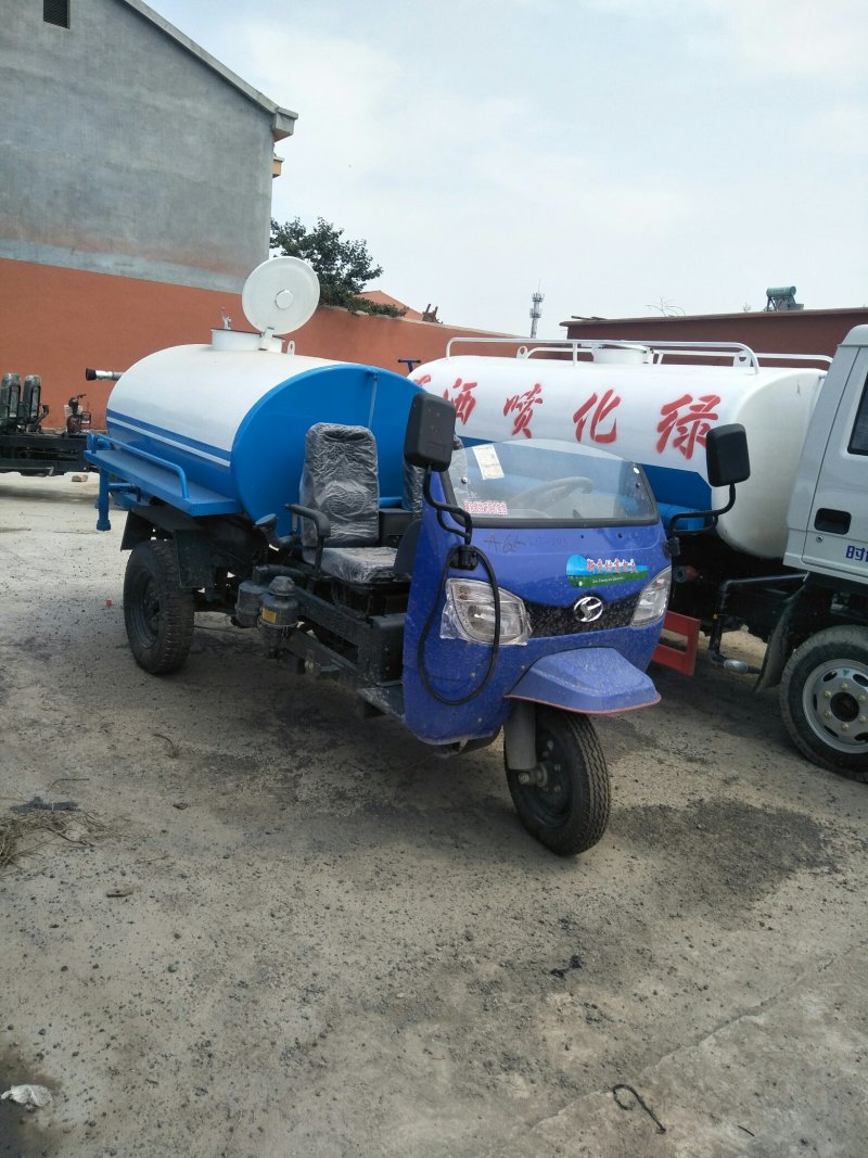 三轮洒水车雾炮车