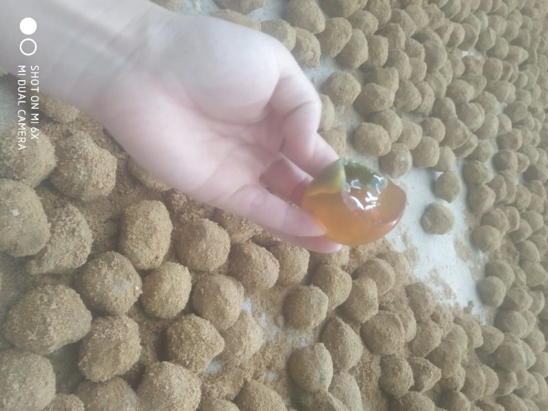 五香变蛋，个个流黄