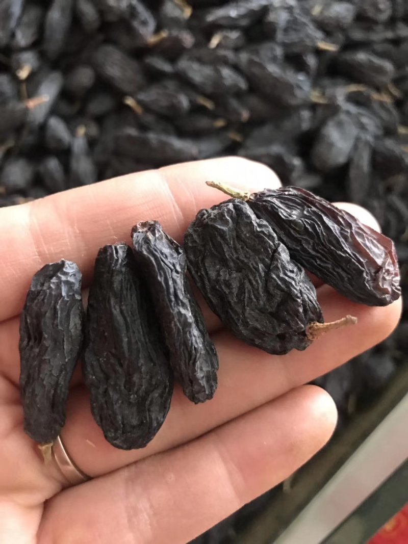新疆吐鲁番黑加仑王级葡萄干2斤起包邮