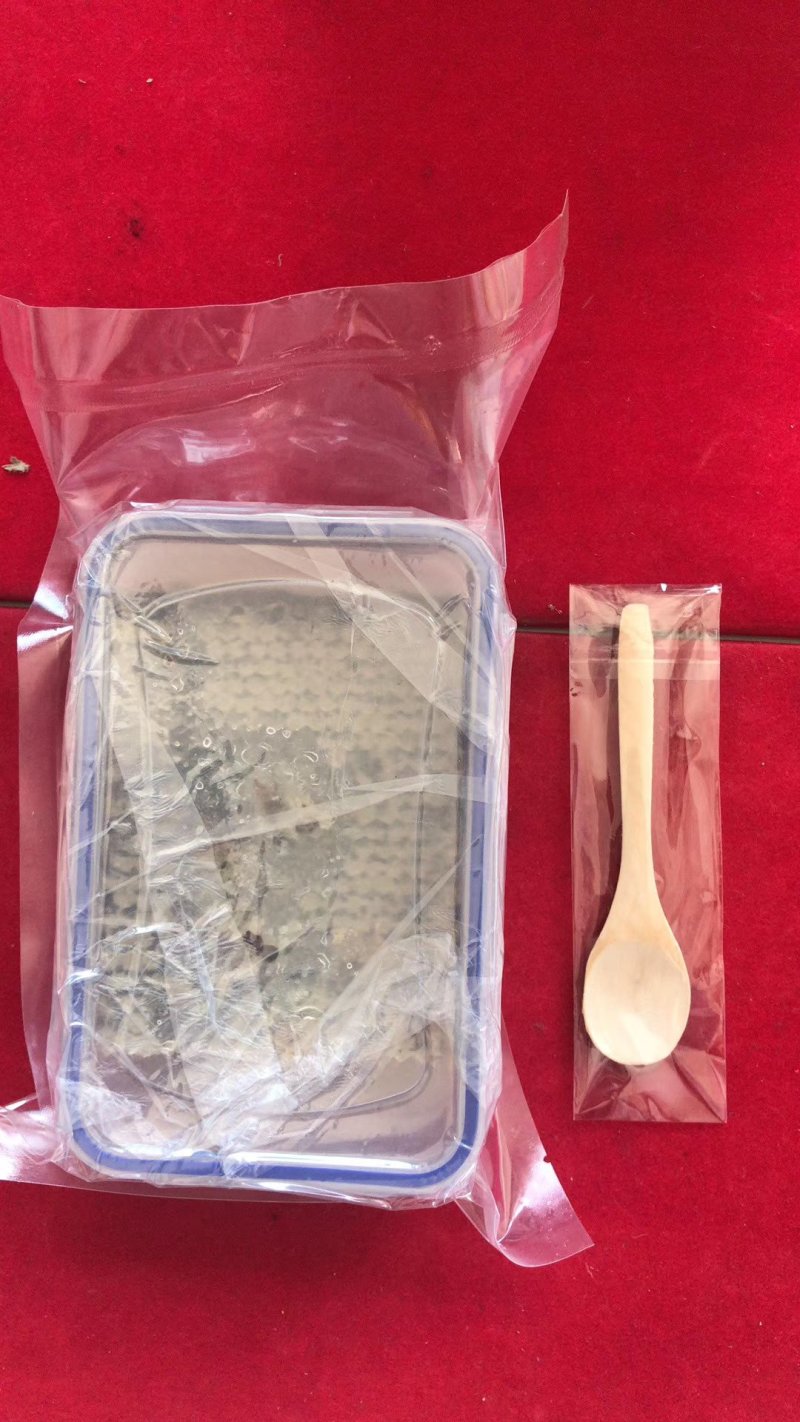 【包邮】老蜂巢蜜老巢蜜500克/盒装送木勺一把