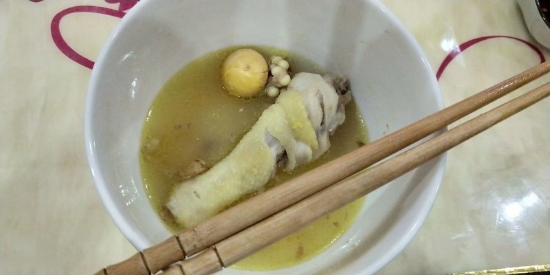 贫困户散养的土鸡
