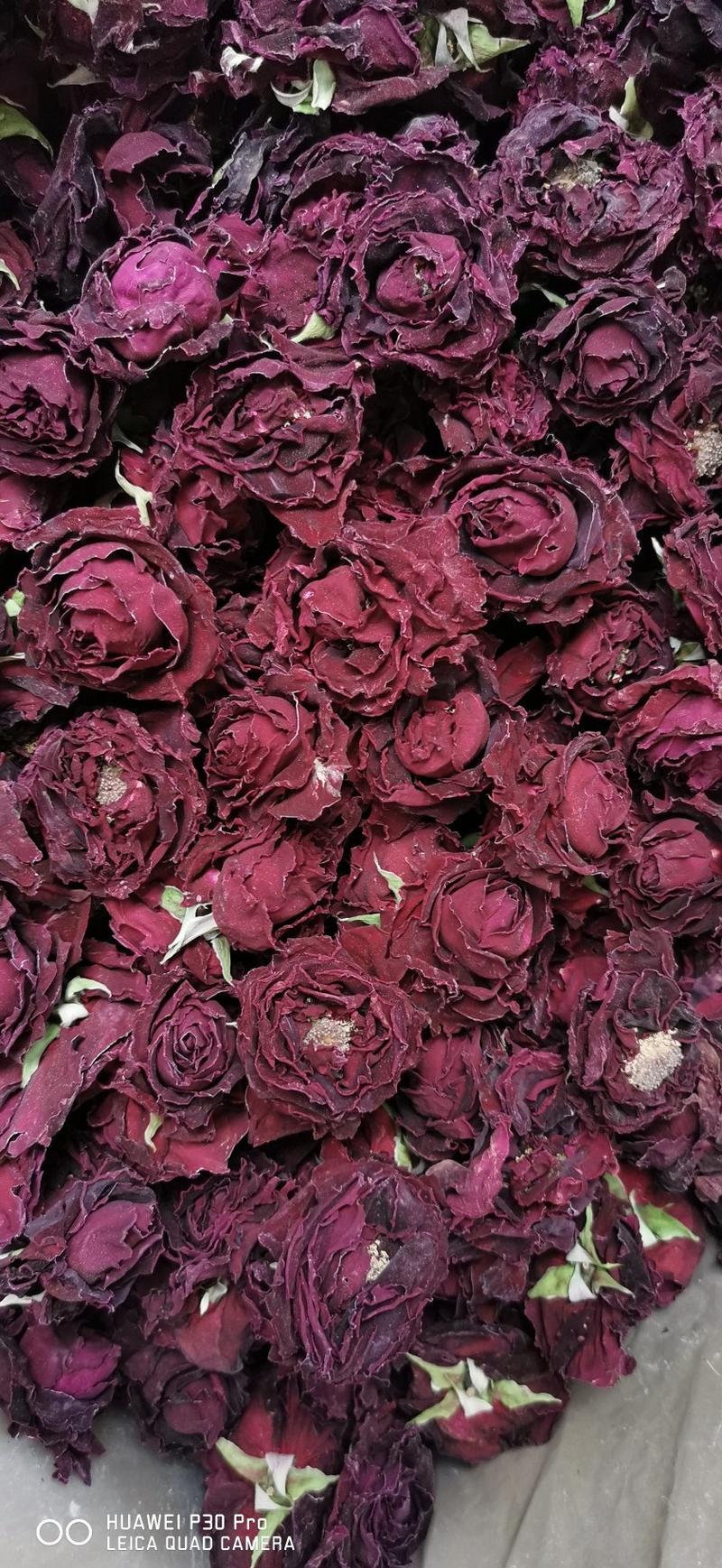 墨红玫瑰特有的浓花香。一朵就可以泡发一杯的情怀体验。