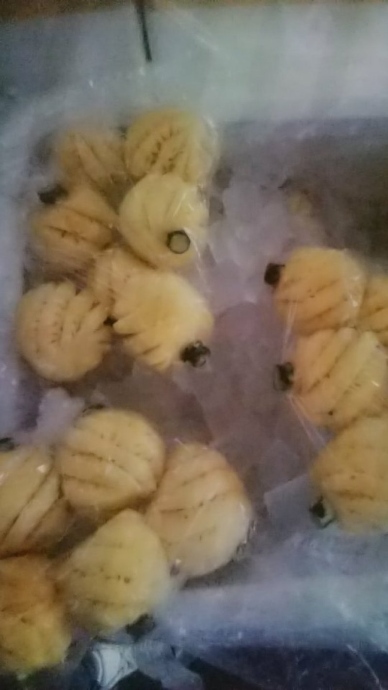 泰国小菠萝。鲜果。去皮。加冰