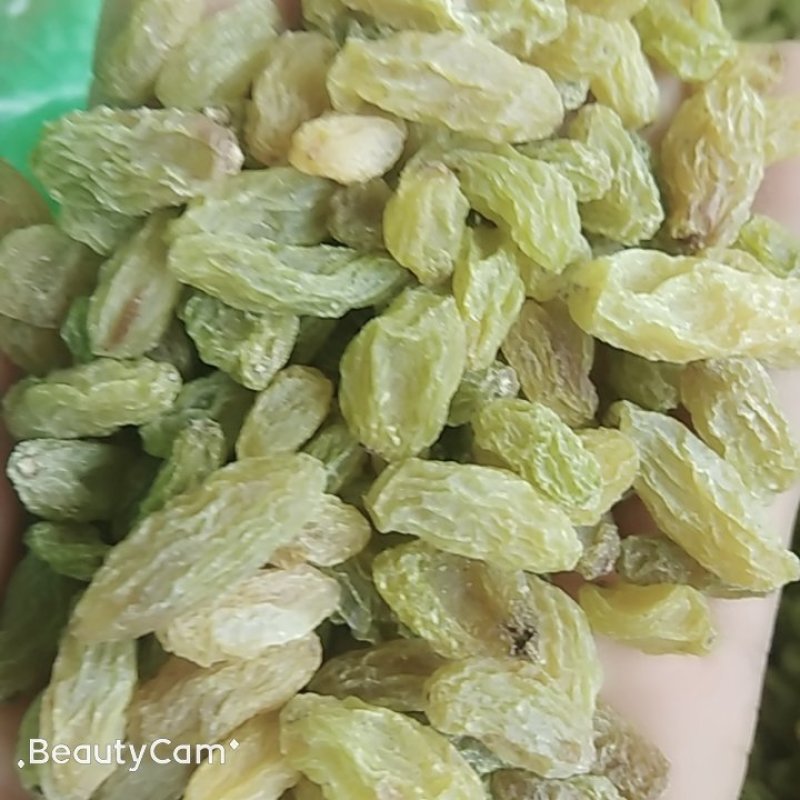 新疆吐鲁番绿无核一级绿宝石无核葡萄干