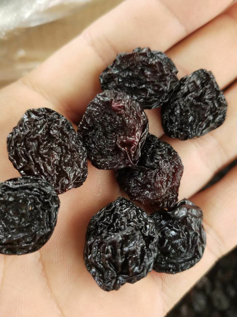 新疆干果夏黑葡萄干超大颗黑加仑葡萄干