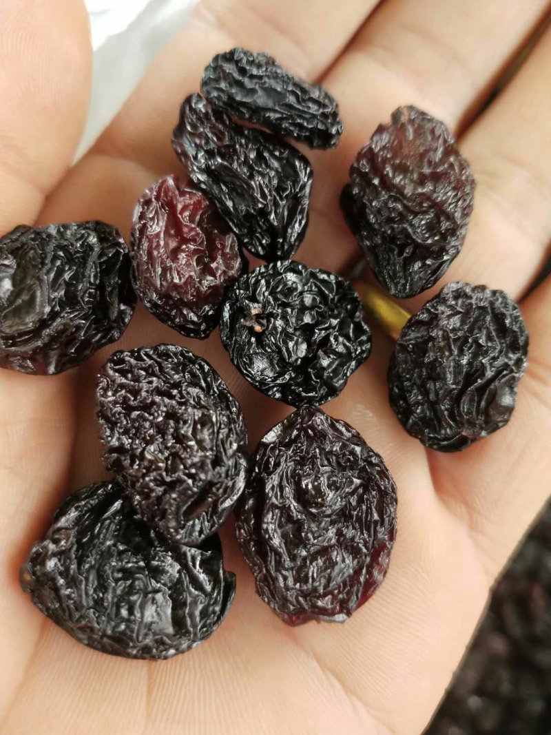 新疆干果夏黑葡萄干超大颗黑加仑葡萄干