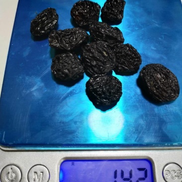 新疆干果夏黑葡萄干超大颗黑加仑葡萄干