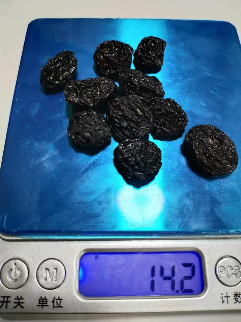 新疆干果夏黑葡萄干超大颗黑加仑葡萄干