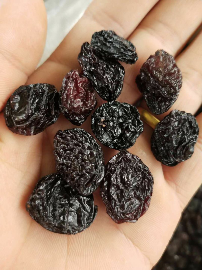 新疆干果夏黑葡萄干超大颗黑加仑葡萄干