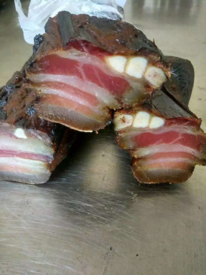 正宗乡里柴火腊肉，油豆腐