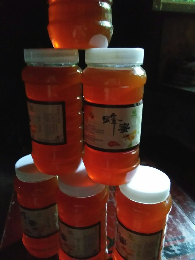 土特产蜂蜜自产自销，深山养殖无任何添加剂波美度42。