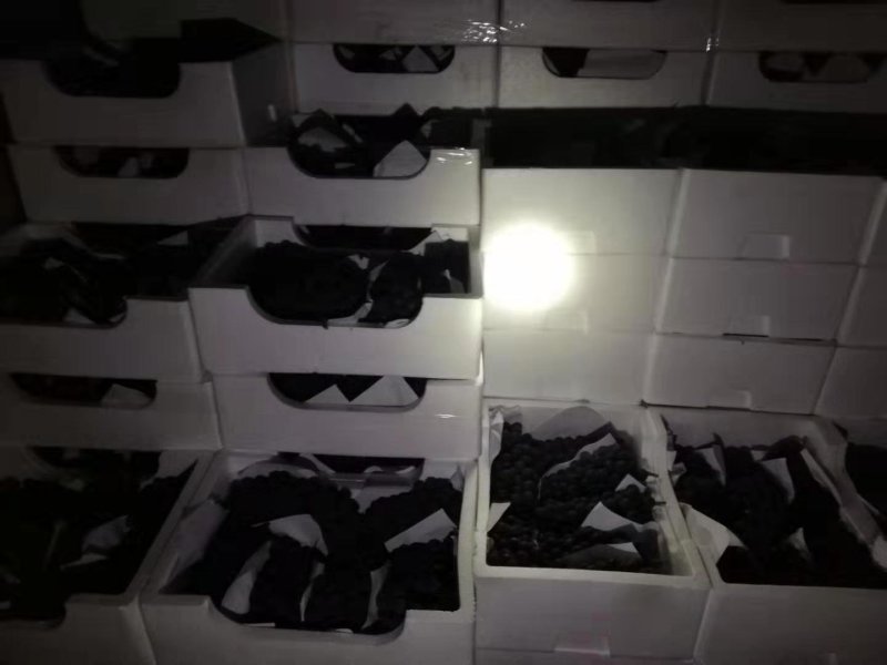 夏黑葡萄，夏黑葡萄，大量上市了。质优价廉量大