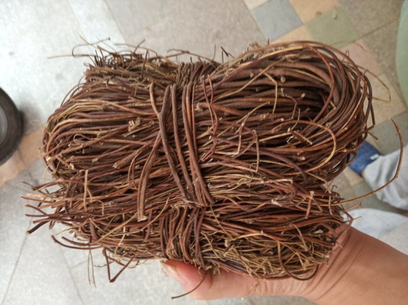 广西鸡骨草，小扎把，切段都有，一斤十把左右，新鲜干净干货