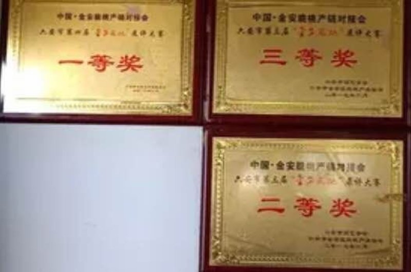黄桃黄桃脆桃产地直销农户直销黄桃套袋黄桃精品黄桃