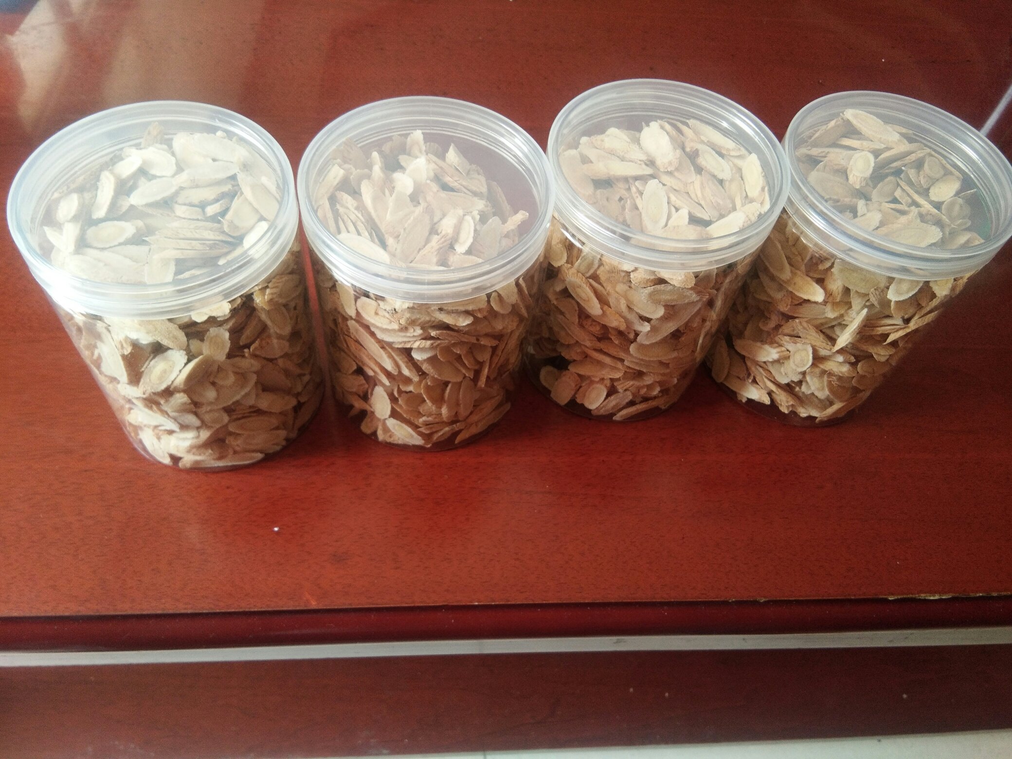 黄芪炖鸡汤材料展示