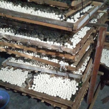 纯手工制作的酒曲子，可以用来做甜酒，酿黄酒