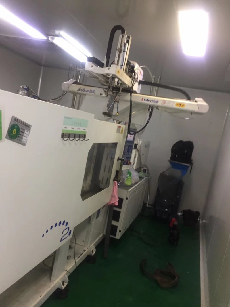 塑料筐机械手