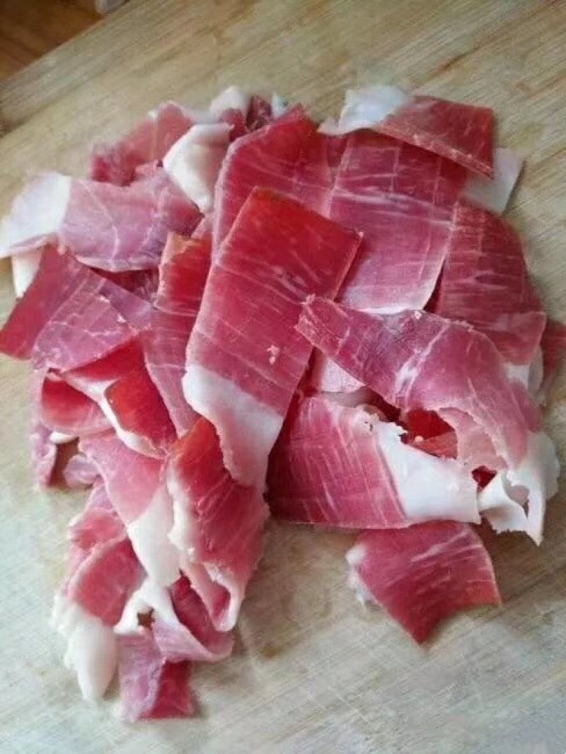 正宗农家土猪土家腊肉，腊香满口，熏香扑鼻，腊味醇厚