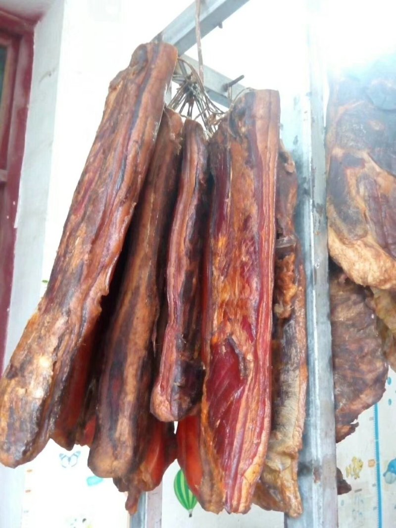 正宗农家土猪土家腊肉，腊香满口，熏香扑鼻，腊味醇厚