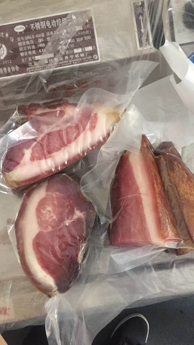 正宗农家土猪土家腊肉，腊香满口，熏香扑鼻，腊味醇厚