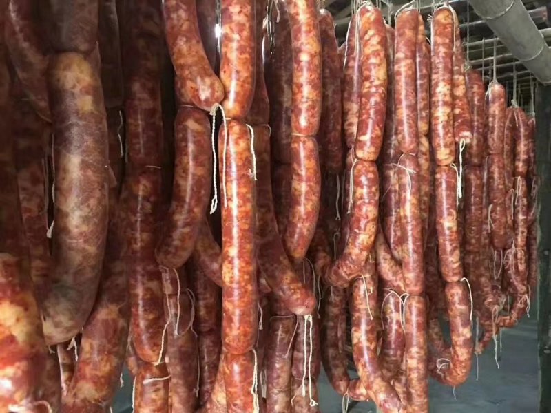 腊香肠土家腊肠，精选好肉制作，麻辣口味，舌尖上的味精
