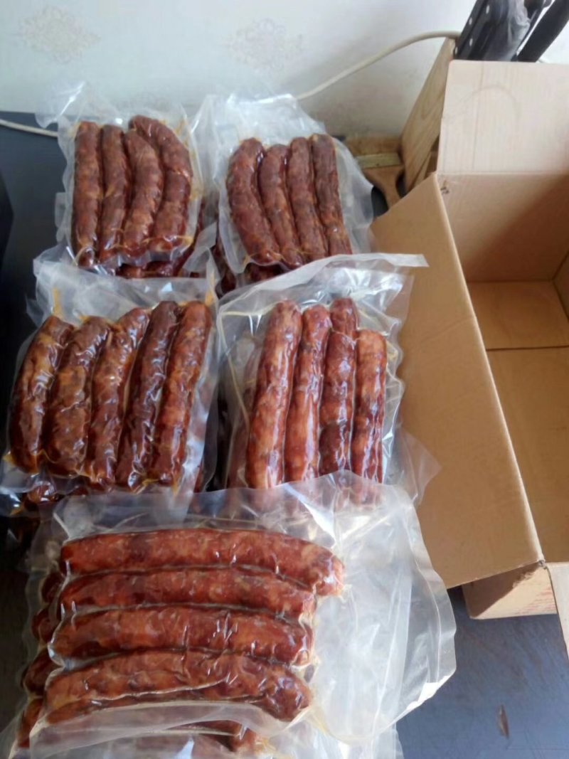腊香肠土家腊肠，精选好肉制作，麻辣口味，舌尖上的味精