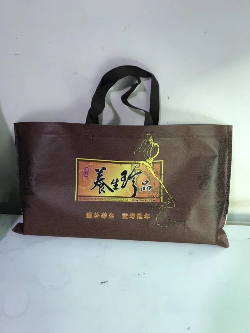 长白山野山参特价活动。精品木质礼品盒，参龄高