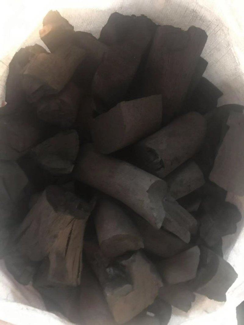 荔枝木炭和铁木木炭
