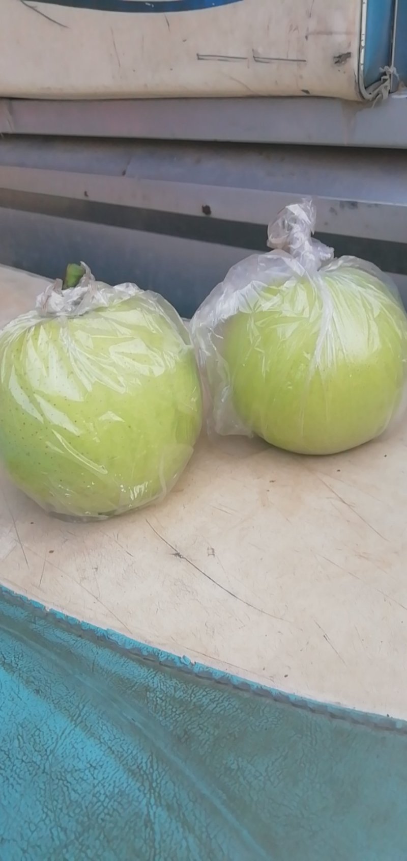 膜袋皇冠梨，水晶皇冠梨，腊袋皇冠梨，现在大量上市，