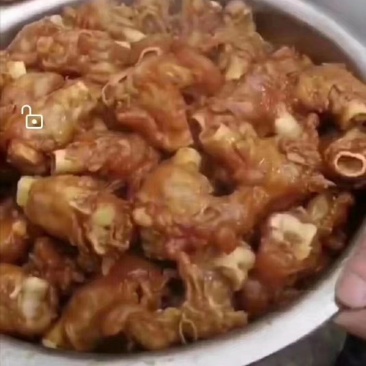 羔羊拐筋，胶原蛋白丰富，筋肉慢慢