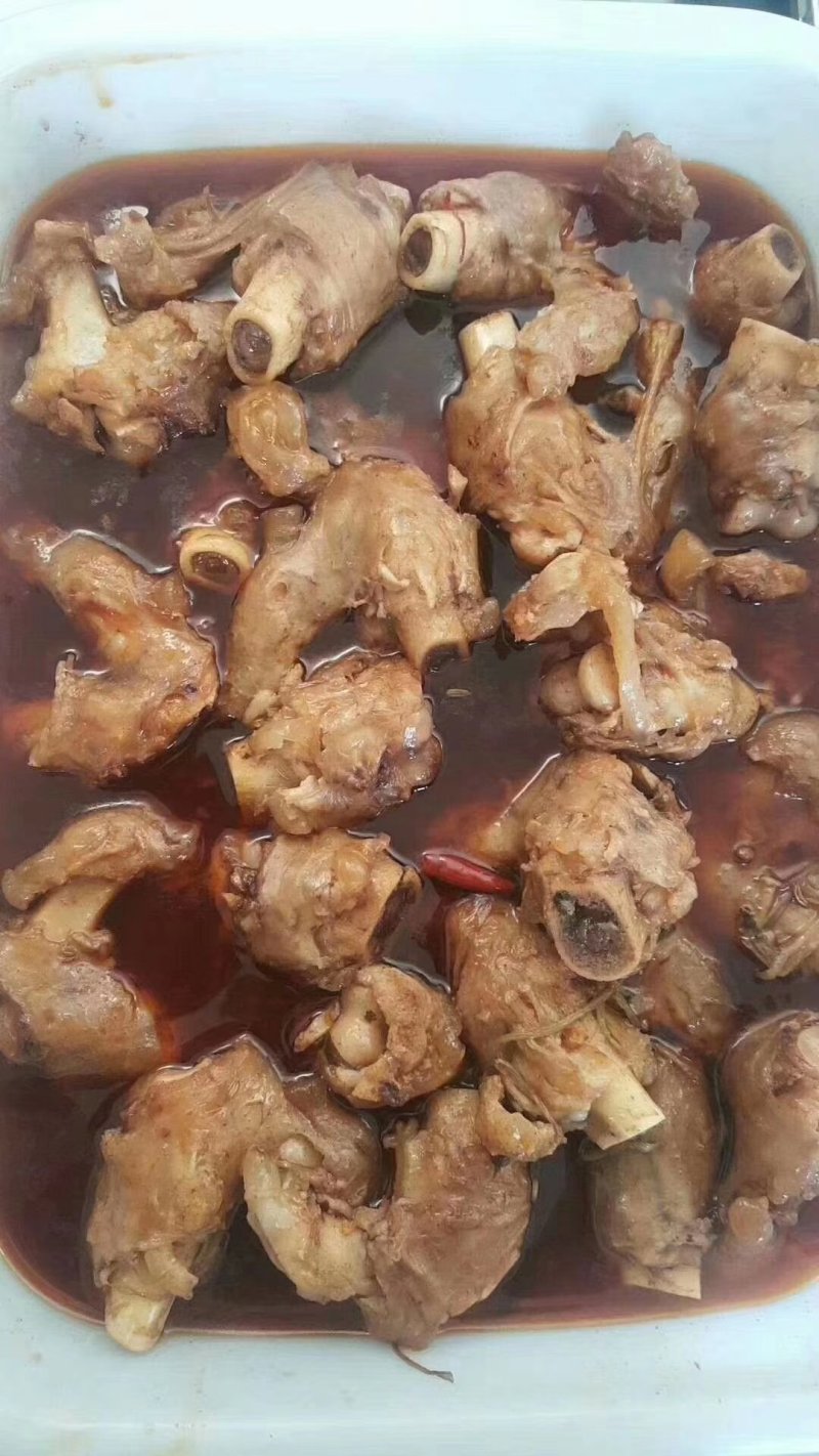 羔羊拐筋，胶原蛋白丰富，筋肉慢慢