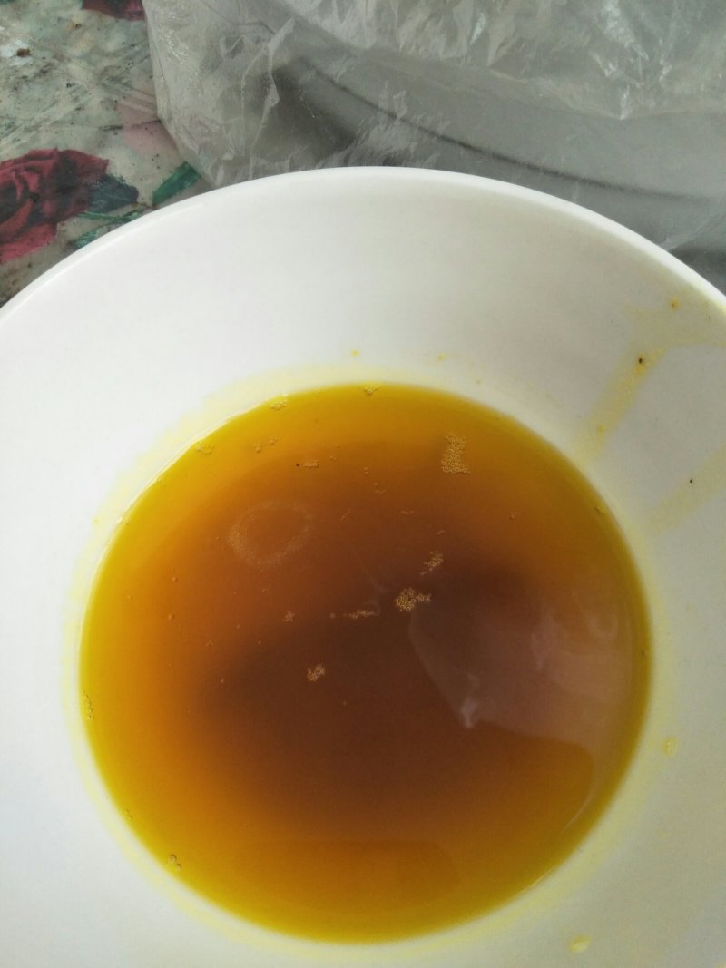 新疆黄油菜籽，油色黄亮水分8左右，香味儿较浓，芥酸高
