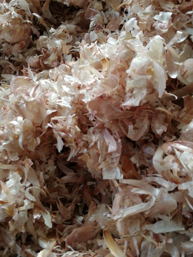 厂家直销精品大蒜小皮，蒜皮颗豆秸粒饲料。