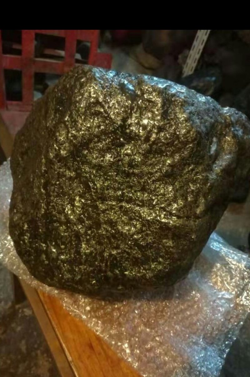 百年金丝楠木雕刻木料陨石
