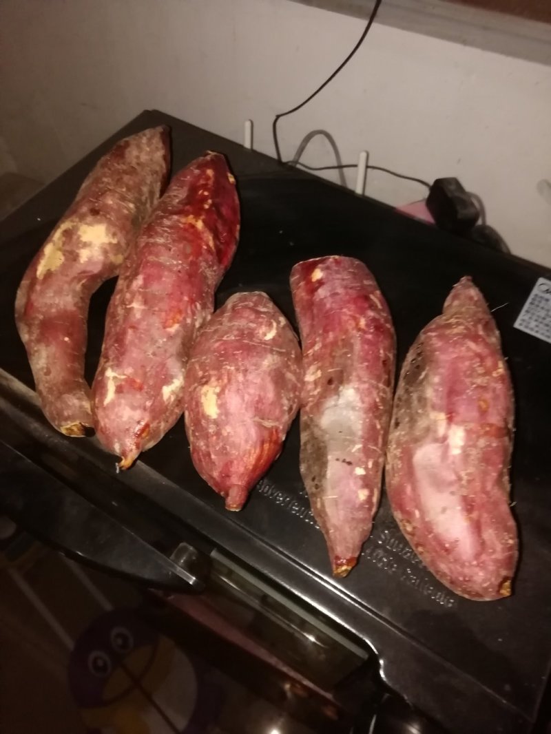 红薯西瓜红丶色泽亮丽丶口感香甜。