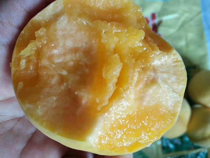 黄中黄，黄金桃大量上市。