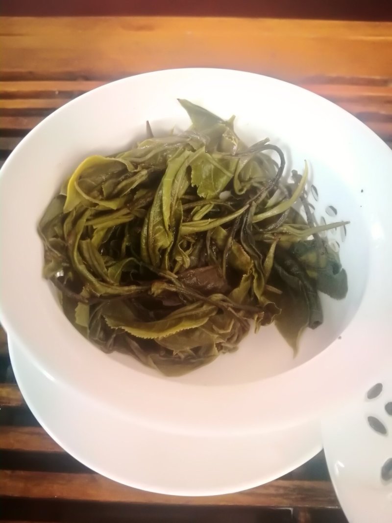 云南西双版纳百年古树茶生茶