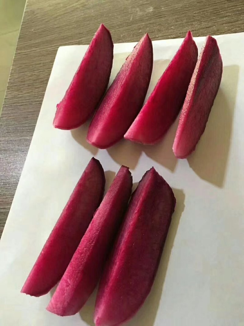 红心水果萝卜，水嫩，味甜，口感佳！