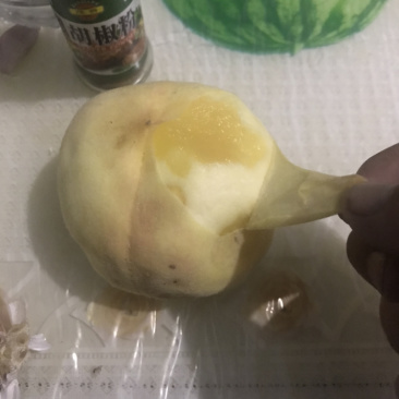 能撕皮直接用吸管喝的水蜜桃