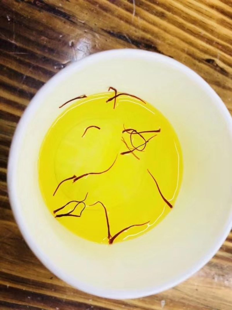 正宗伊朗藏红花，特级长丝一瓶净重5克。新疆发货，量多优惠