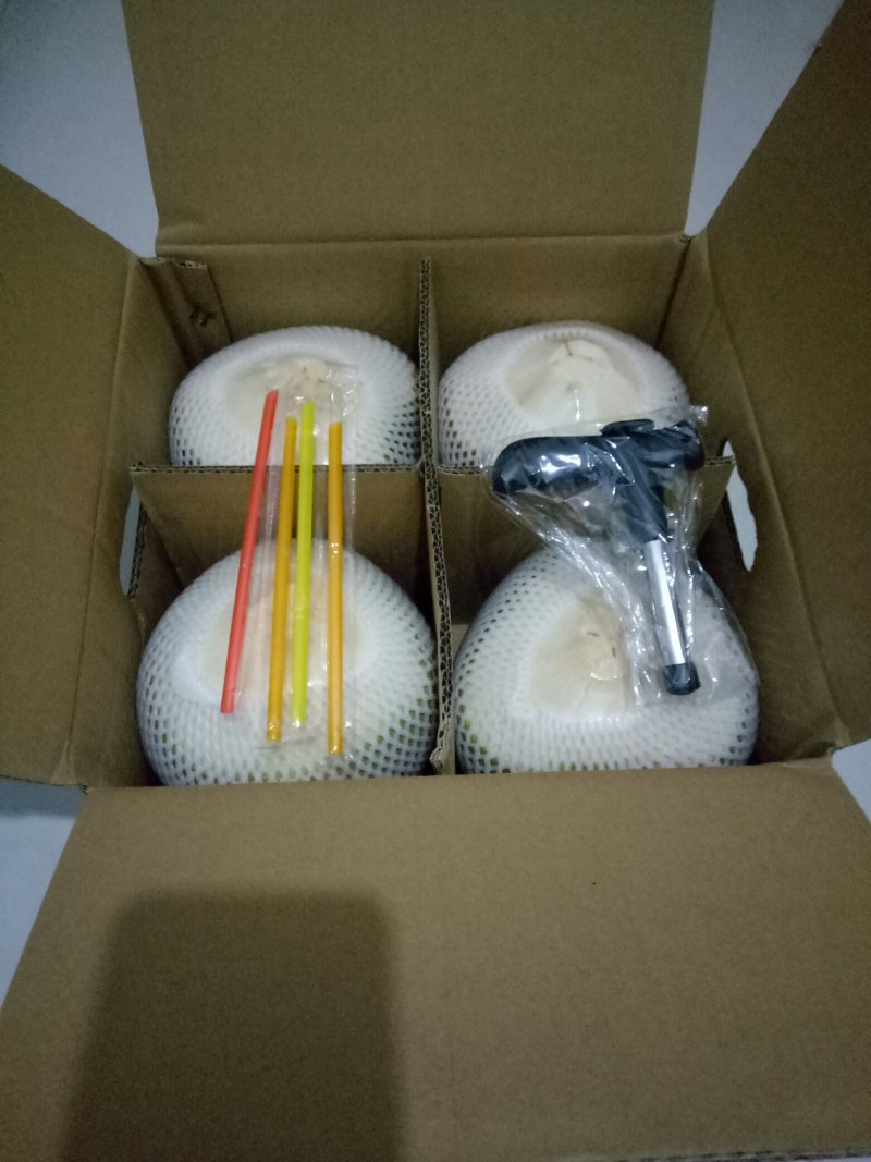 大量批发4个装的椰青