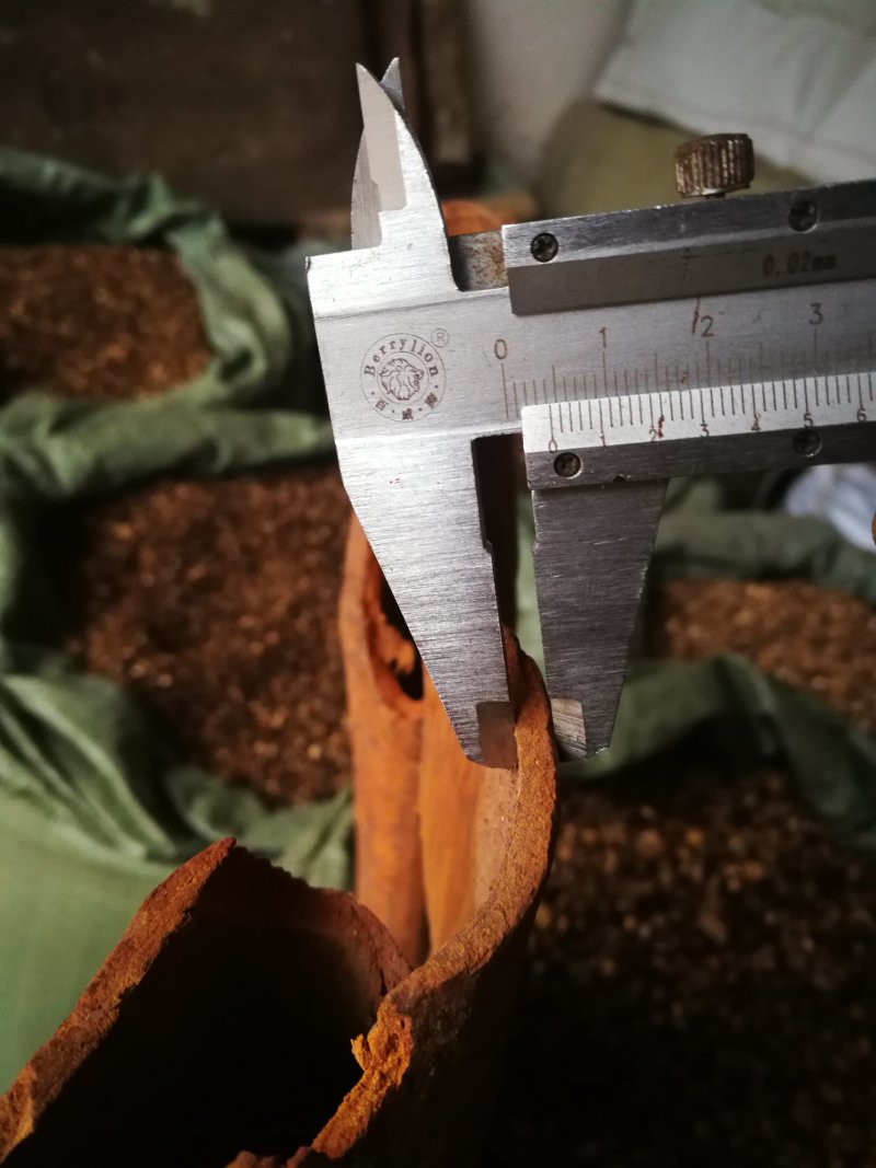 广西肉桂：刮皮厚桂板广西农家自销量大从优